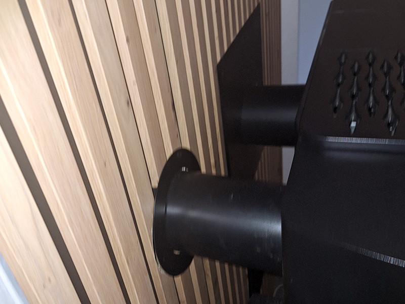 Installation d’un poêle mixte bois et granulés